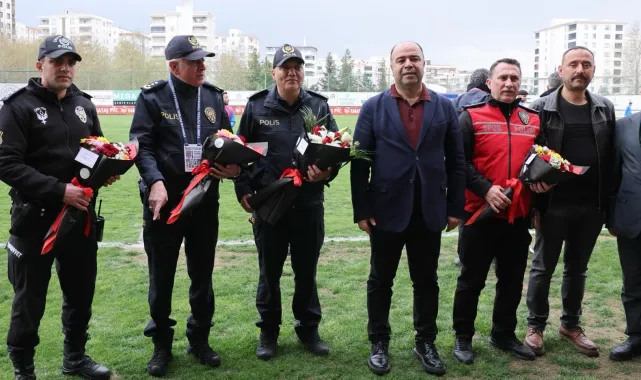 Başkan Çiftçi, Karaköprü Belediye Spor'un Galibiyetini Kutladı