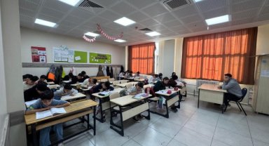 Ceylanpınar'da Mehmet Akif Ersoy Ortaokulu'nda Bursluluk Kampı Düzenlendi