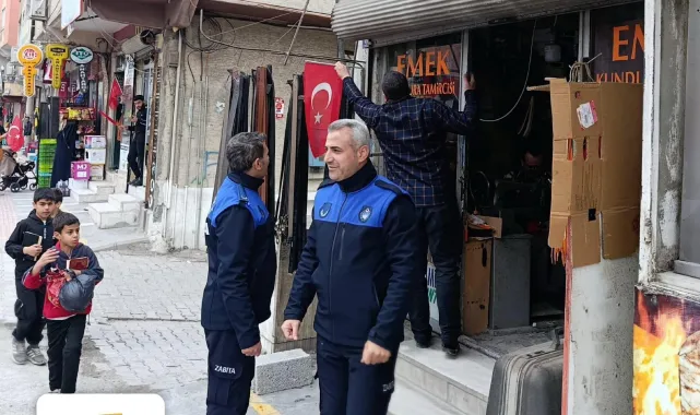 Haliliye'de 11 Nisan Coşkusu: Türk Bayrakları Dağıtıldı