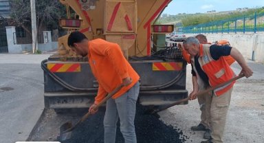 Haliliye'de Asfalt Yama Çalışmalarıyla Yollar Yenileniyor