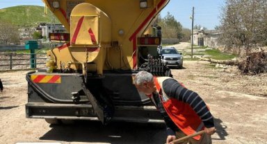 Haliliye'de Çamlıdere Kırsal Mahalle Yolları Asfalt Yama Çalışmalarıyla Yenileniyor