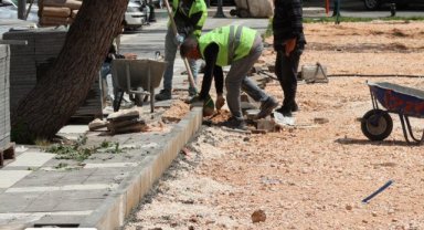 Haliliye'de Kaldırım Düzenleme ve Bordür Döşeme Çalışmaları Devam Ediyor
