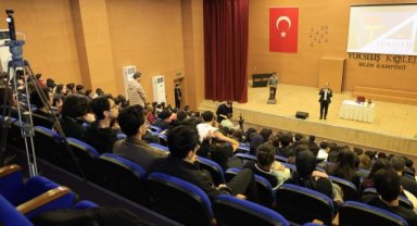 Karaköprü Belediye Başkanı Nihat Çiftçi'den Gençlere Tecrübe Paylaşımı