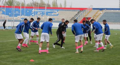 Karaköprü Belediyespor Isınma Antrenmanında