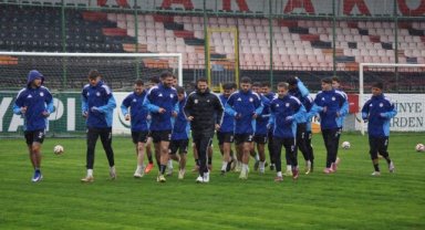 Karaköprü Belediyespor Yoğun Yağış Altında Malatya Yeşilyurtspor Maçına Hazırlanıyor