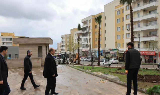 Karaköprü'de Seyrantepe Mahallesi'ne Palmiye Ağaçları Dikiliyor