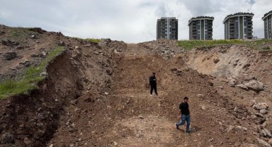 Karaköprü'de Yeni Merdivenler Yapılıyor, Mevcutlar Onarılıyor