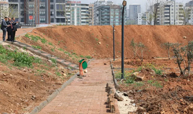 Karaköprü'de Yeni Parklara Ağaç Dikimi: Yeşil Alanlar Genişliyor
