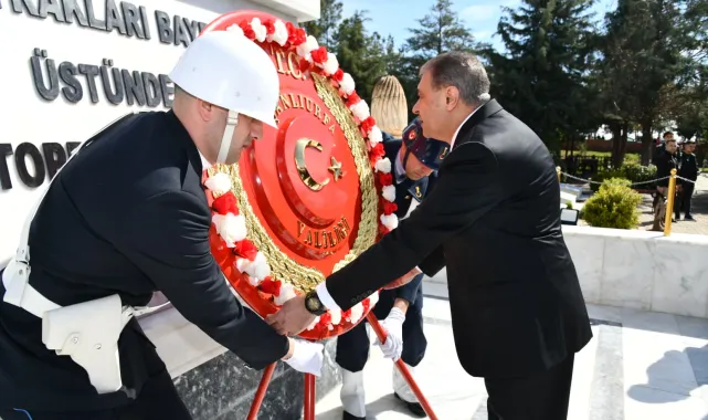 Şanlıurfa'nın Kurtuluşunun Yıl Dönümü: Vali Sildak ve KKTC Cumhurbaşkanı Tatar Şehitlikte Buluştu