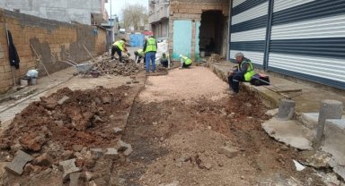 Viranşehir'de Azadi Mahallesi'nde Yol Konforu Artırılıyor