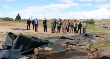Ceylanpınar Kaymakamı ÇAKAL, Fırtınadan Zarar Gören Kırsal Mahalleleri Ziyaret Etti