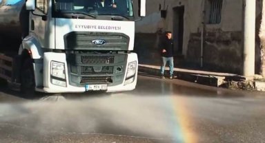 Eyyübiye'de Sabahın Erken Saatlerinden İtibaren Temizlik Çalışmaları Sürüyor