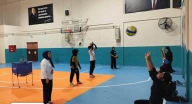 Haliliye'de Gençler Voleybol Kurslarıyla Sporla Buluşuyor