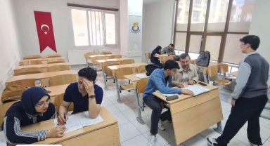 Haliliye'de Gençlere Yönelik Deneme Sınavı ve Soru Çözüm Etkinliği Düzenlendi