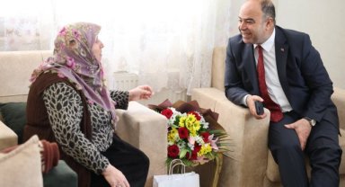 Karaköprü Belediye Başkanı Nihat Çiftçi Anneler Günü'nü Kutladı
