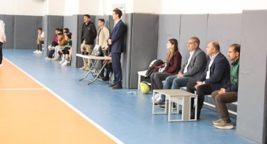 Karaköprü Ortaokullar Arası Voleybol Turnuvası Şanlıurfa'da Devam Ediyor