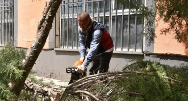 Siverek Belediyesi Ekipleri Viranşehir'de Fırtına Sonrası Sahada